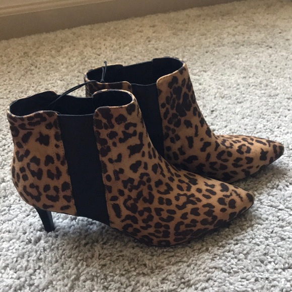 Ann Taylor Cheetah Pointy Toe Booties Heels size 9 - Picture 1 of 9